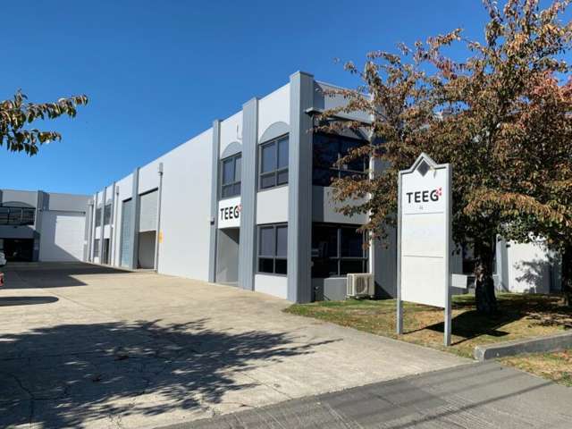 Tidy Industrial Unit - 262sqm Hillsborough