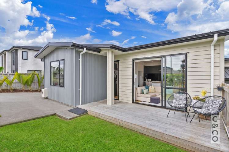 5 Byron Drury Way Riverhead_28