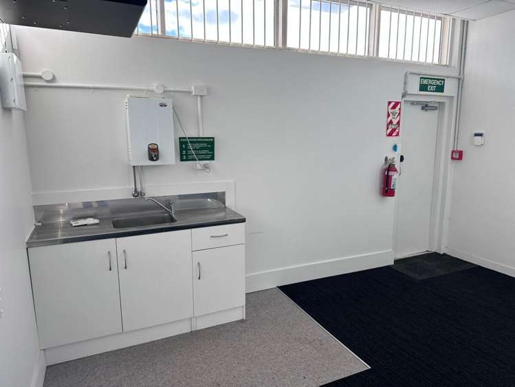 Tenancy 2/63 Devonport Road Tauranga Central_9