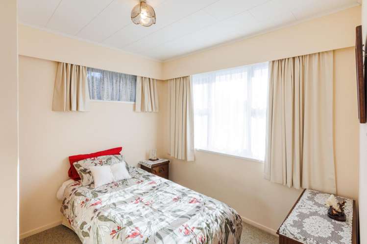 5 Hollows Crescent Takaro_10