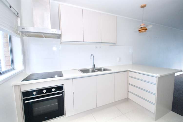 2/16 Beach Road Castor Bay_8