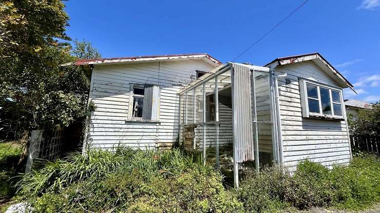 The rundown bungalow on Mays Road, in Auckland's Onehunga, had attracted strong interest from renovators and traders. Photo / Supplied