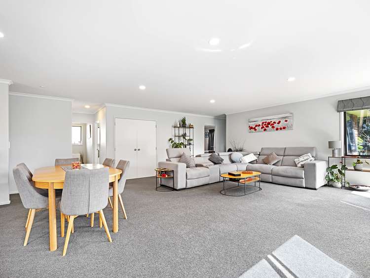 6 Stonebridge Park Drive Holdens Bay_2