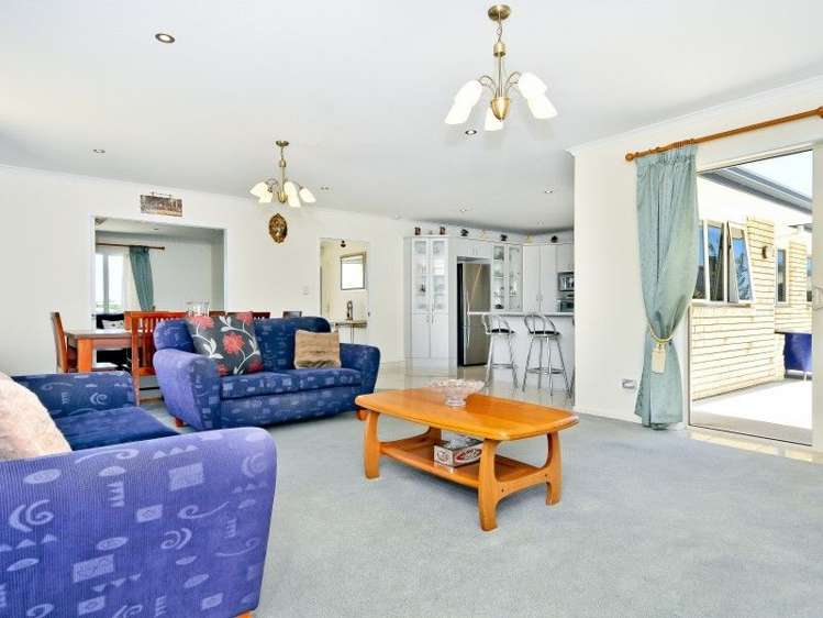 96 Farnborough Drive Grandview Heights_23