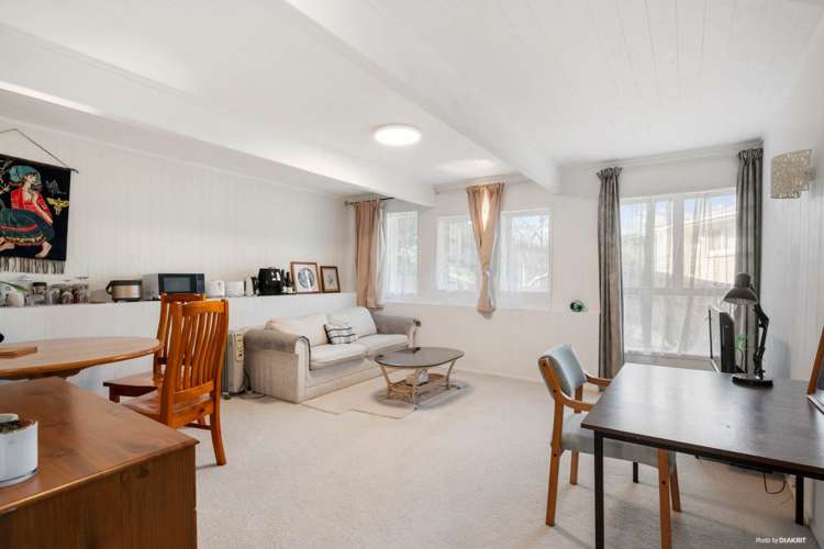 1/10 Heather Place Sunnynook_10