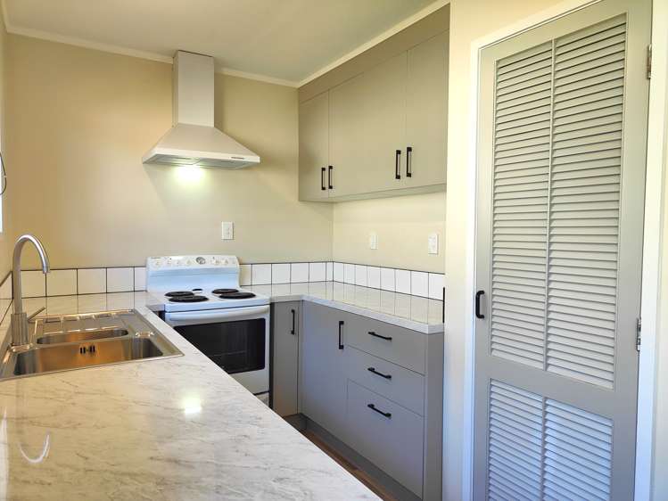 2/4 Rachael Place Farm Cove_3