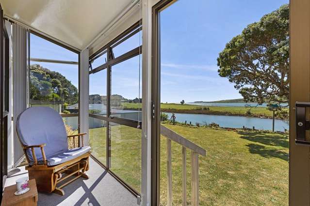 Raglan bach sells for $2.355m - nearly $1m above RV