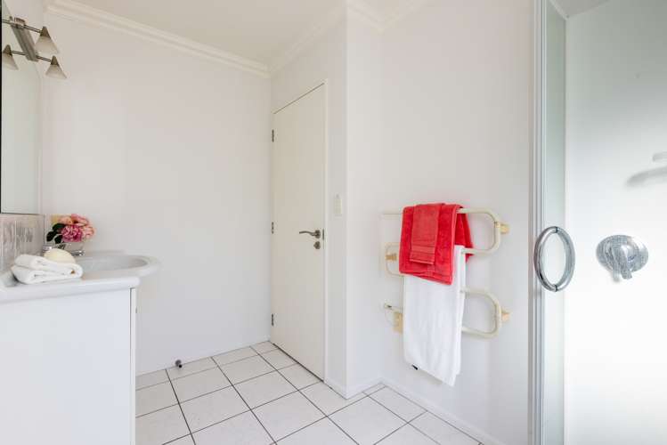 627 Marine Parade Napier South_14