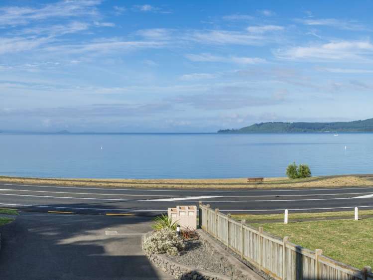 3/144 Lake Terrace Taupo_1