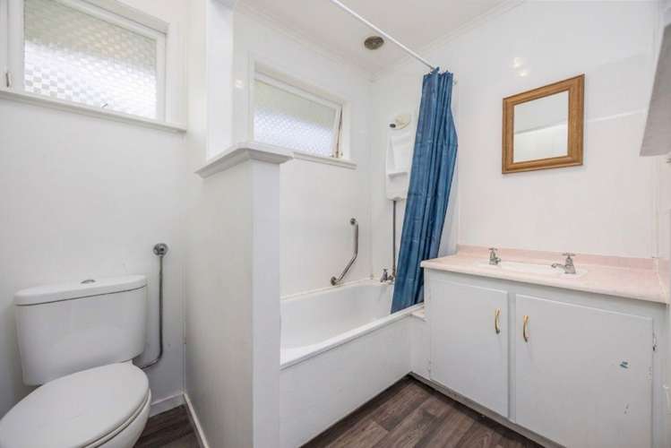 453 Scenic Drive Waiatarua_11
