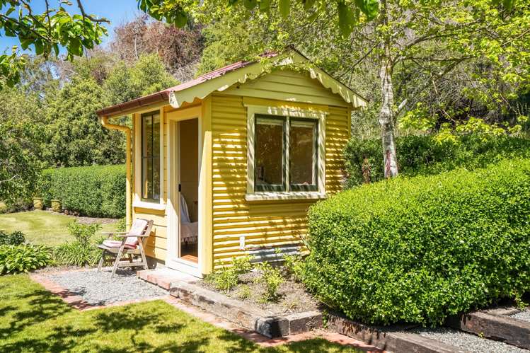 697 Leader Road East Parnassus_29