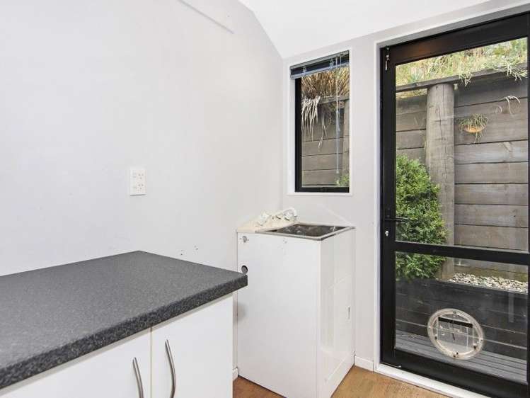 35 Saint Lawrence Street Toi Toi_12