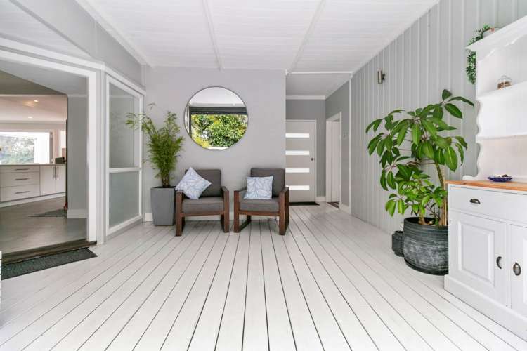 42 Ngarahana Avenue Paremoremo_16