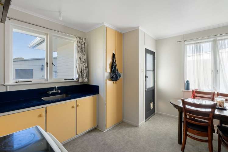 52 Henderson Crescent Parkvale_6