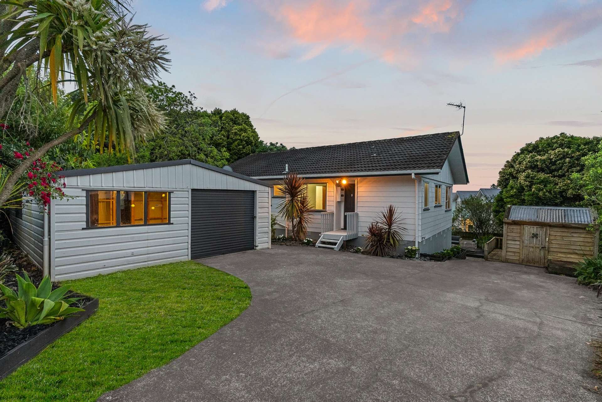 1/20 Royal View Road Te Atatu South_0