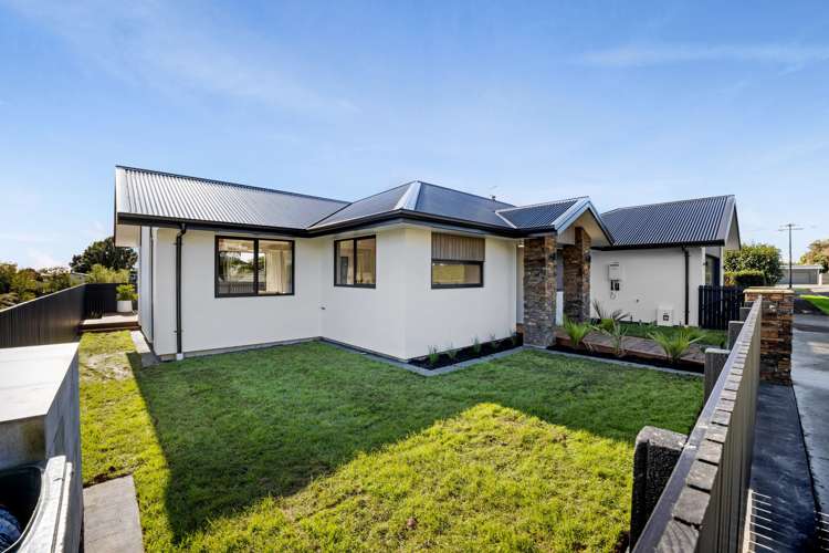 6 Burns Street Westown_31