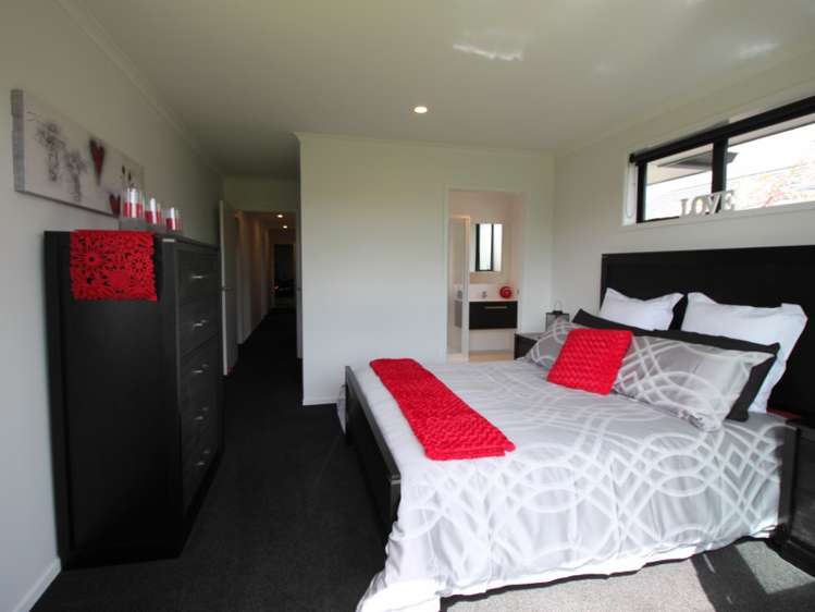 27 Plescher Crescent Leamington_18