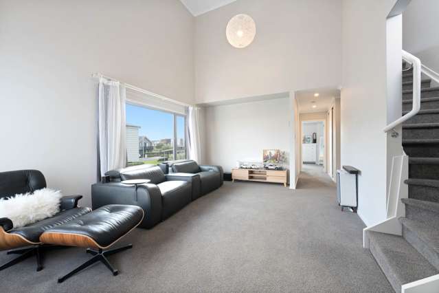 Charming End-of-Row Townhouse in Hobsonville Point