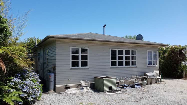 40 Davie Street Hokitika_12