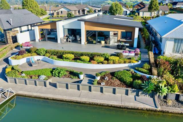 Contemporary canal comfort