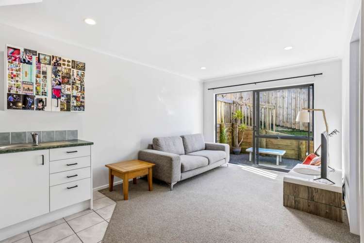 7 Rivervale Grove Stanmore Bay_16