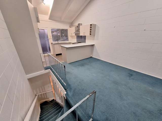 6/27 Don Croot Street 1703_4