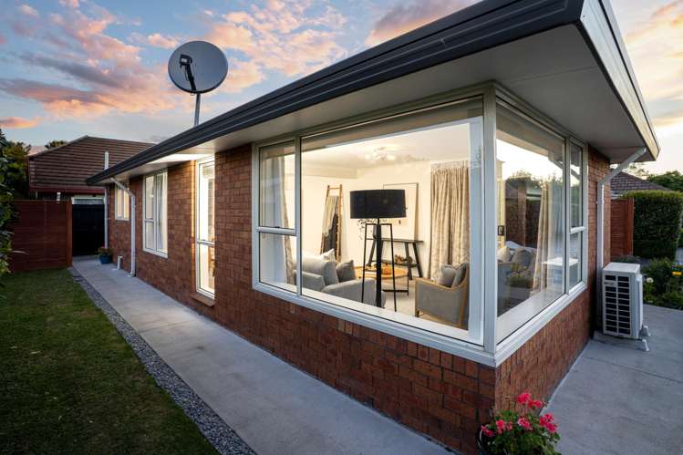 2/3 Cottesmore Close Burnside_3