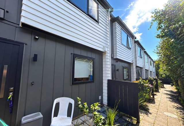 Modern End Townhouse - Private Fenced Garden &...