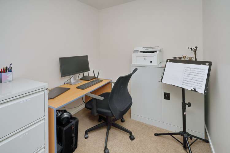 16 Barnsley Crescent West Melton_15