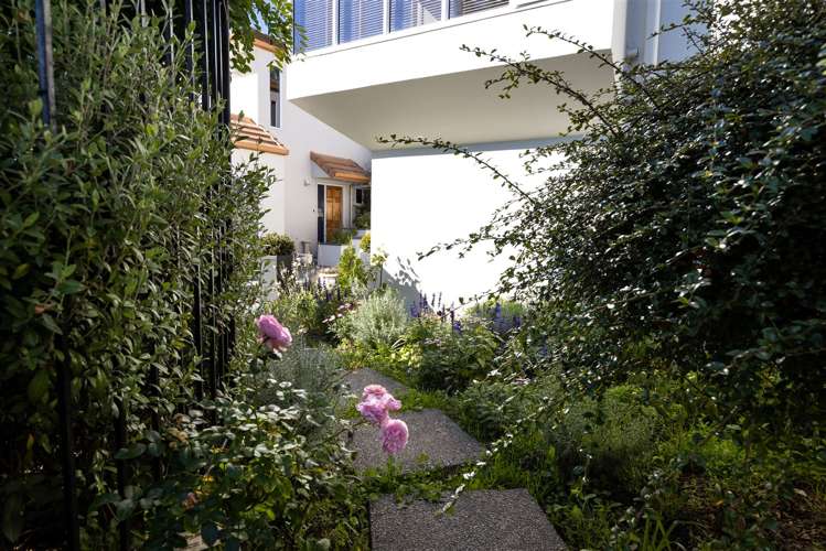 2/20 Up Francis Street Blenheim Central_21