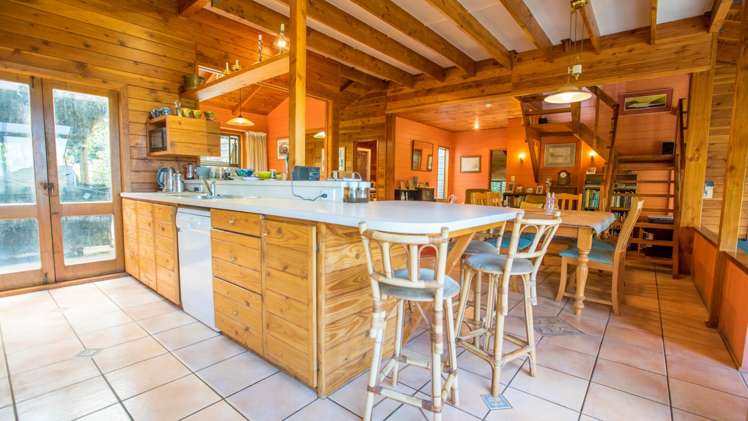 20 La Trobe Track Karekare_13