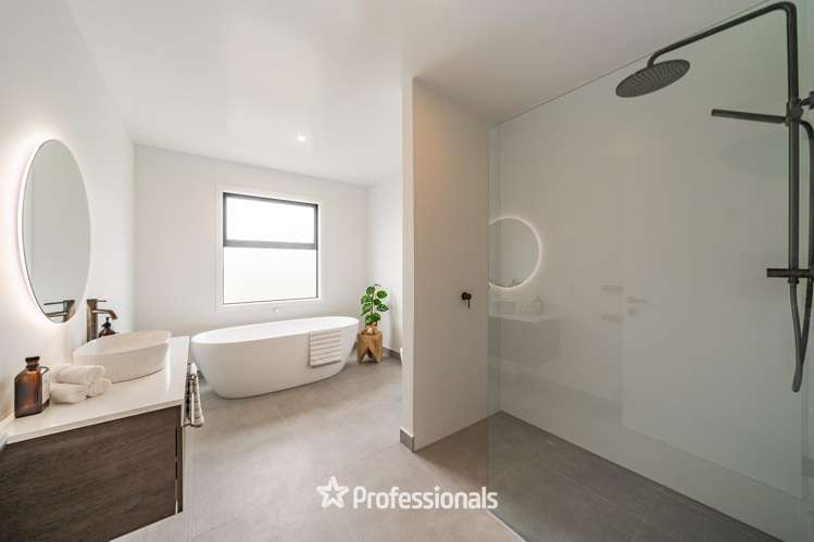 8 Maire Street Woburn_16