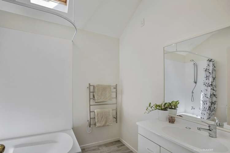 8/10 Colombo Street Newtown_9