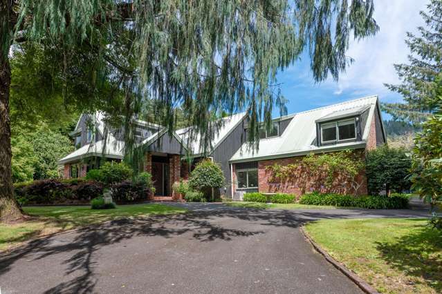 Let Paradise Valley Serenade you