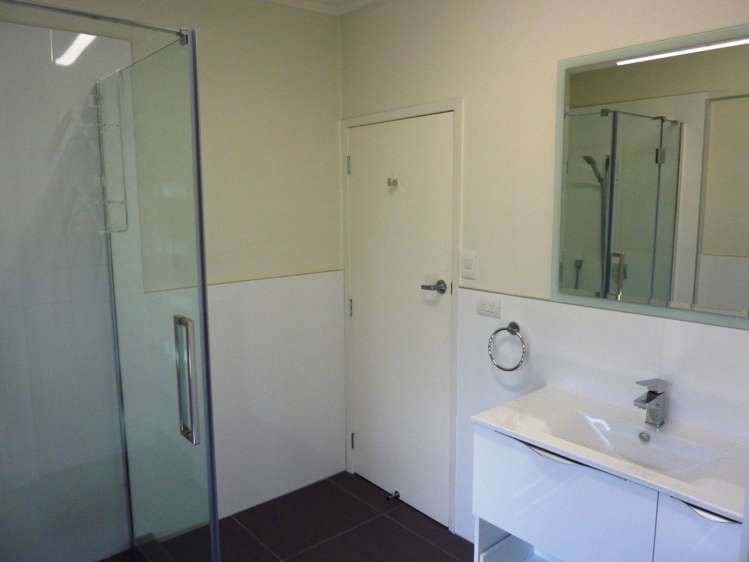 1/1 Kaihu Street Northcote_11