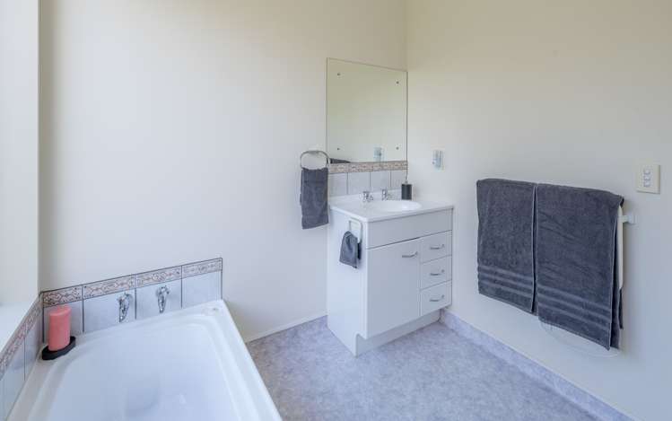 14 Harry Shaw Way Raumati South_16