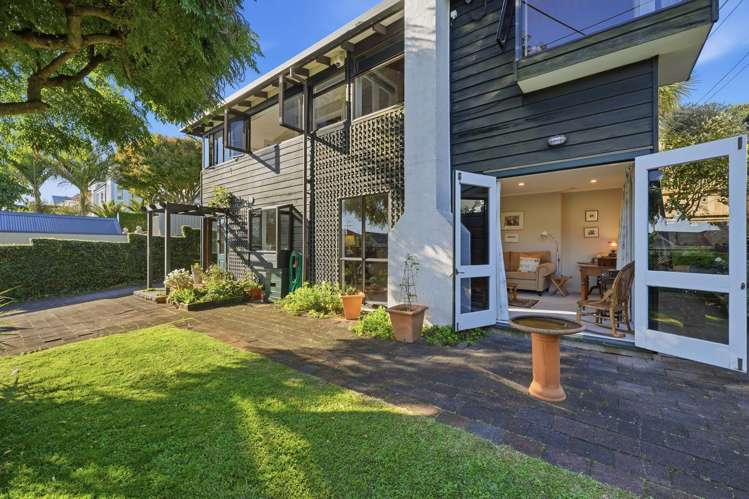 2/32 Albert Road_1