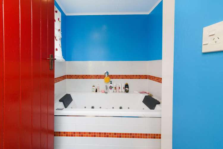 7 Exeter Crescent Takaro_11