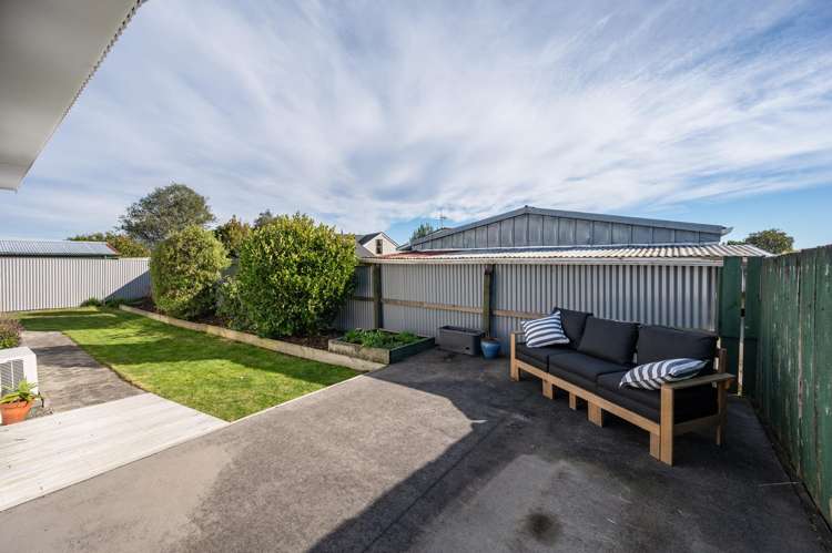 2/4 Challies Way Richmond_5