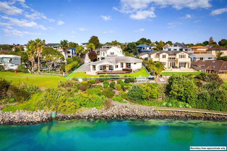 2/62 Spinnaker Drive Te Atatu Peninsula_0