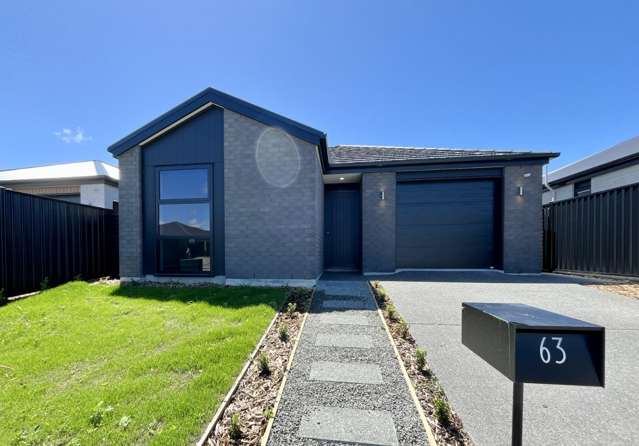 Brand new 3 bedroom family home in Beachgrove