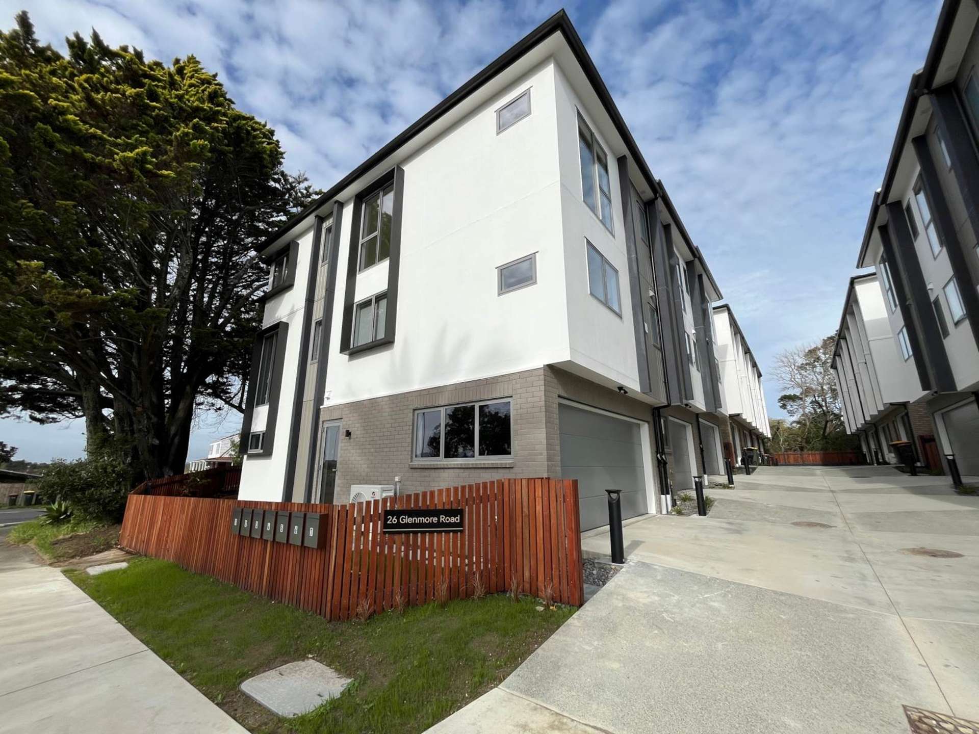 2/26 Glenmore Road Sunnyhills_0