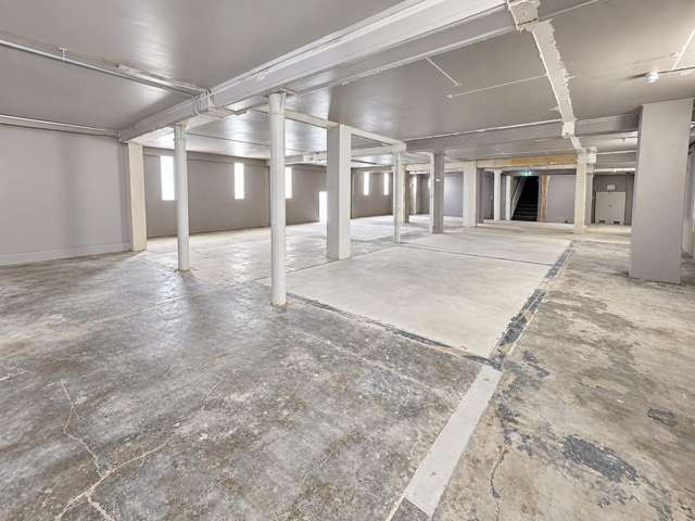 BIG K' ROAD BASEMENT AND COURTYARD!