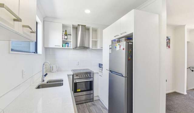 Modern Three-Level Townhouse in Prime Papatoetoe Location
