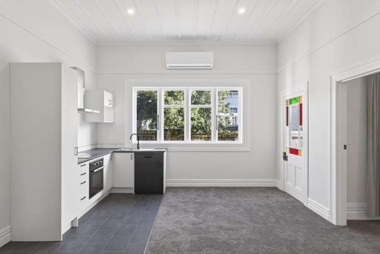 2/153 Wainui Road Kaiti_2