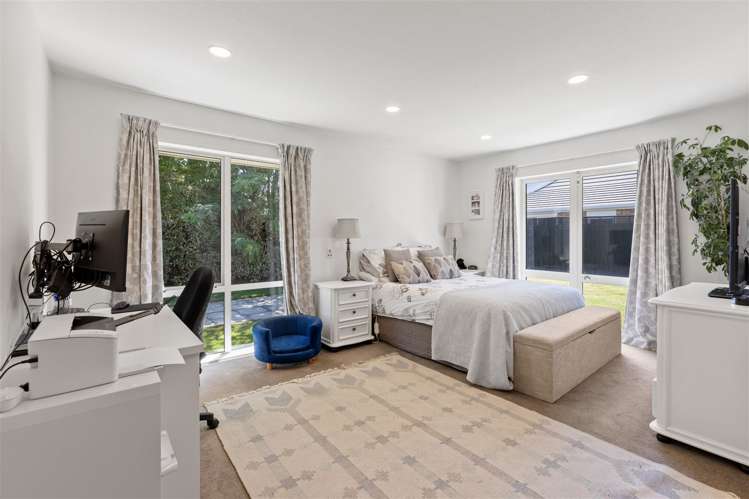 15 Apsley Drive Russley_13