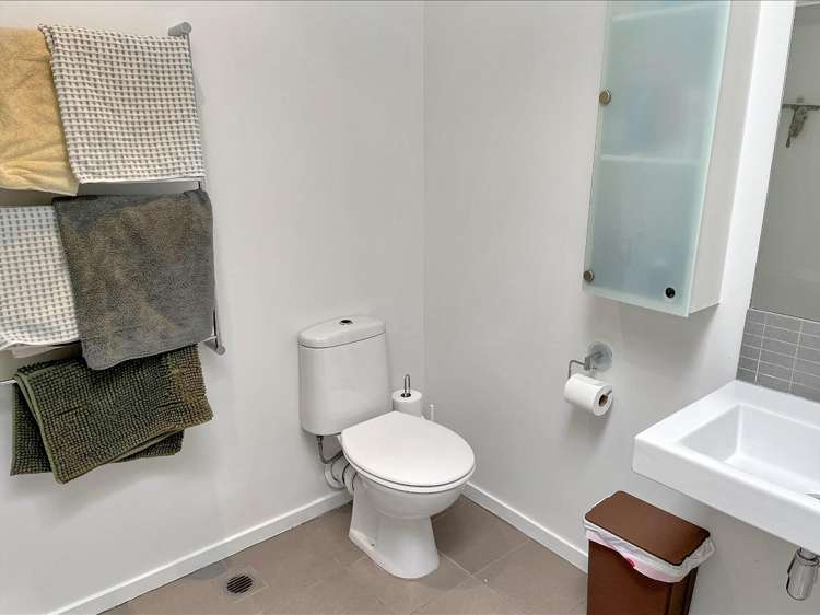 254/21 Left Bank 2185_8