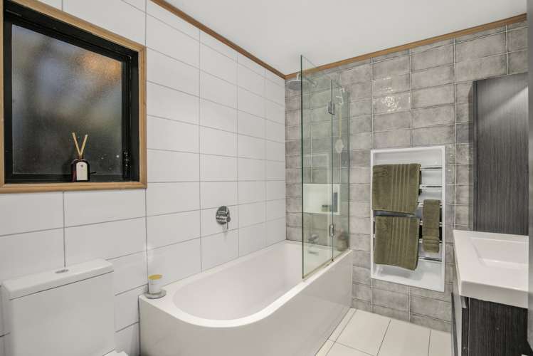 2/99 Horoeka Street Stokes Valley_16