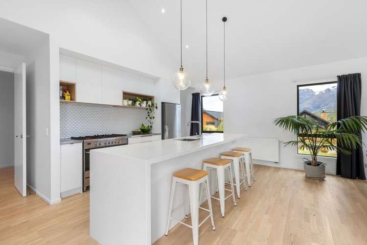 4 Polperro Court Jacks Point_17