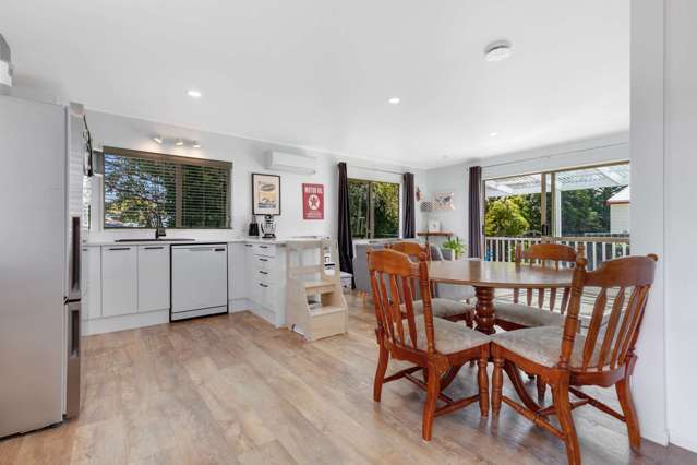 2/137 Awaroa Road Helensville_3